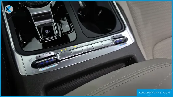 KIA CARNIVAL GASOLINE 7-SEATER SIGNATURE