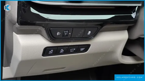 KIA CARNIVAL GASOLINE 7-SEATER SIGNATURE