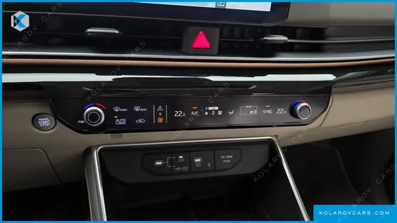 KIA CARNIVAL GASOLINE 7-SEATER SIGNATURE