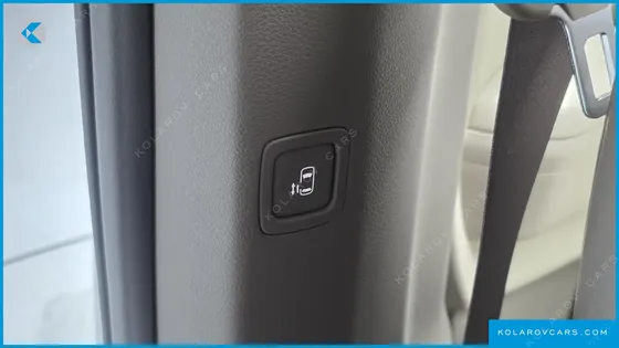 KIA CARNIVAL GASOLINE 7-SEATER SIGNATURE