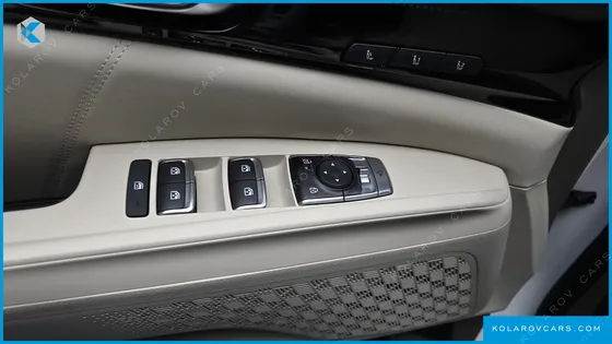 KIA CARNIVAL GASOLINE 7-SEATER SIGNATURE