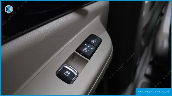 KIA CARNIVAL GASOLINE 7-SEATER SIGNATURE
