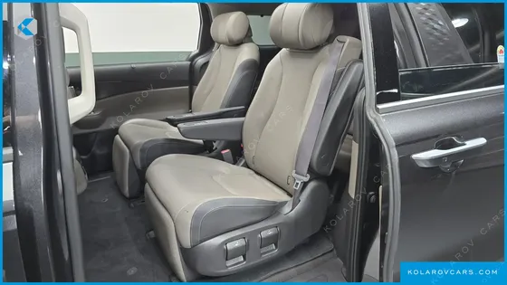 KIA CARNIVAL GASOLINE 7-SEATER GRAVITY
