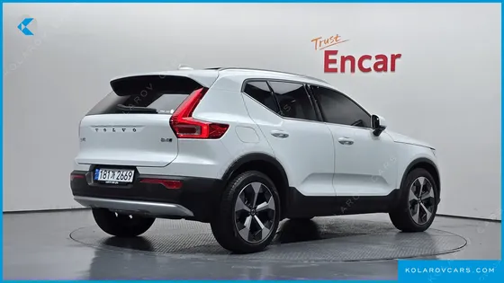VOLVO XC40 B4 ULTIMATE BRIGHT