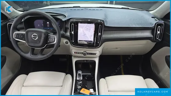VOLVO XC40 B4 ULTIMATE BRIGHT