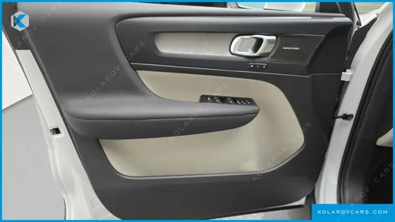 VOLVO XC40 B4 ULTIMATE BRIGHT