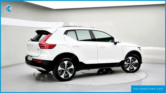 VOLVO XC40 B4 ULTRA BRIGHT