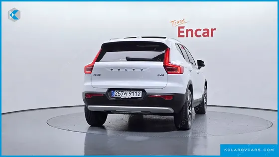 VOLVO XC40 B4 ULTRA BRIGHT