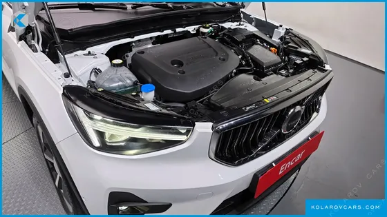 VOLVO XC40 B4 ULTRA BRIGHT