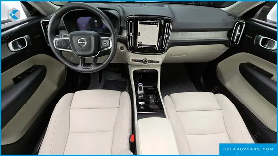 VOLVO XC40 B4 ULTRA BRIGHT
