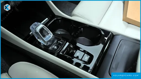 VOLVO XC40 B4 ULTRA BRIGHT