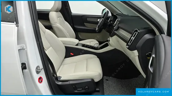 VOLVO XC40 B4 ULTRA BRIGHT