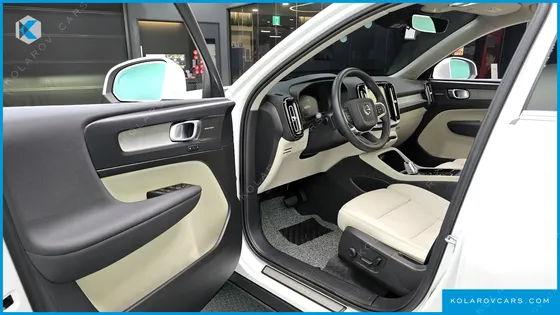 VOLVO XC40 B4 ULTRA BRIGHT