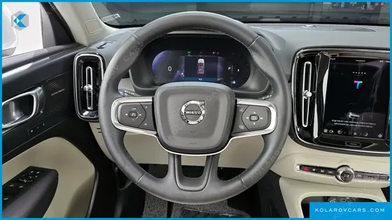 VOLVO XC40 B4 ULTRA BRIGHT