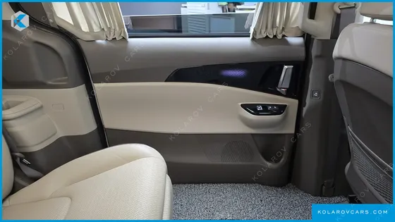 KIA CARNIVAL GASOLINE 7-SEATER HI-LIMOUSINE
