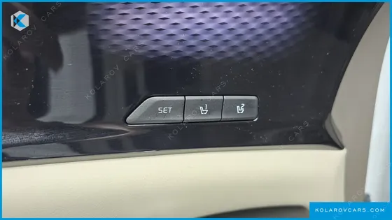 KIA CARNIVAL GASOLINE 7-SEATER HI-LIMOUSINE