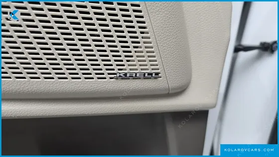 KIA CARNIVAL GASOLINE 7-SEATER HI-LIMOUSINE
