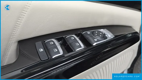 KIA CARNIVAL GASOLINE 7-SEATER HI-LIMOUSINE