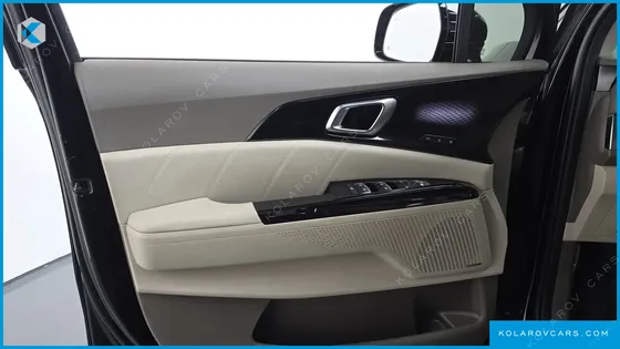 KIA CARNIVAL GASOLINE 9-SEATER HI-LIMOUSINE