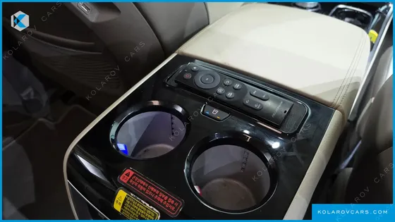 KIA CARNIVAL GASOLINE 9-SEATER HI-LIMOUSINE