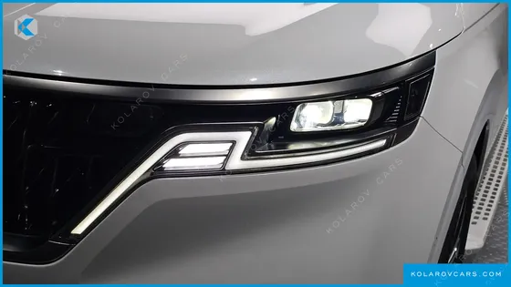 KIA CARNIVAL GASOLINE 7-SEATER HI-LIMOUSINE