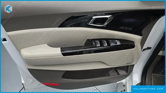 KIA CARNIVAL GASOLINE 7-SEATER HI-LIMOUSINE