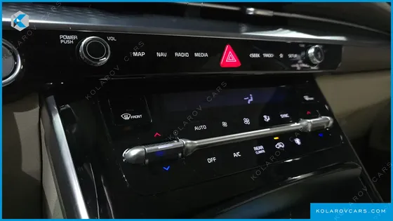 KIA CARNIVAL GASOLINE 7-SEATER HI-LIMOUSINE