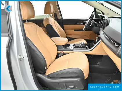KIA CARNIVAL GASOLINE 9-SEATER NOBLESSE