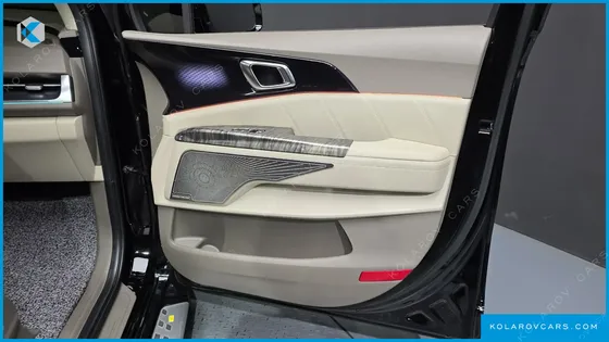 KIA CARNIVAL GASOLINE 4-SEATER HI-LIMOUSINE