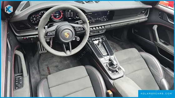 PORSCHE 911 CARRERA 4 GTS CABRIOLET