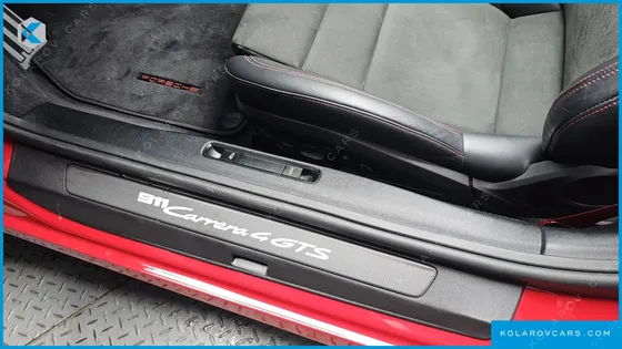 PORSCHE 911 CARRERA 4 GTS CABRIOLET