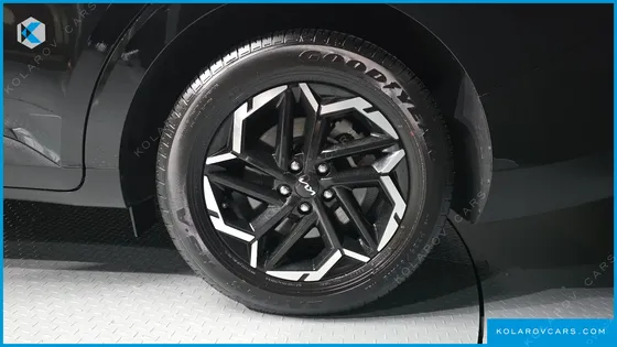 KIA CARNIVAL GASOLINE 9-SEATER NOBLESSE