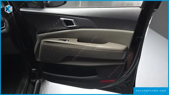 KIA CARNIVAL GASOLINE 9-SEATER NOBLESSE