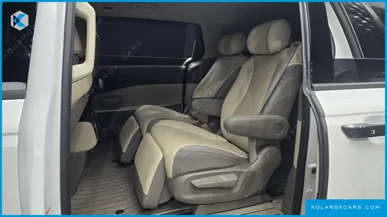 KIA CARNIVAL GASOLINE 7-SEATER NOBLESSE