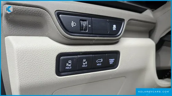 KIA CARNIVAL GASOLINE 7-SEATER NOBLESSE
