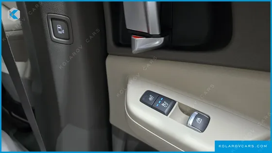 KIA CARNIVAL GASOLINE 7-SEATER NOBLESSE