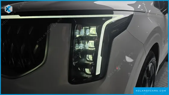 KIA CARNIVAL GASOLINE 7-SEATER NOBLESSE