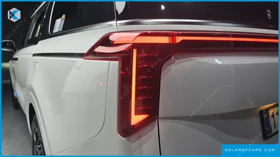 KIA CARNIVAL GASOLINE 7-SEATER NOBLESSE