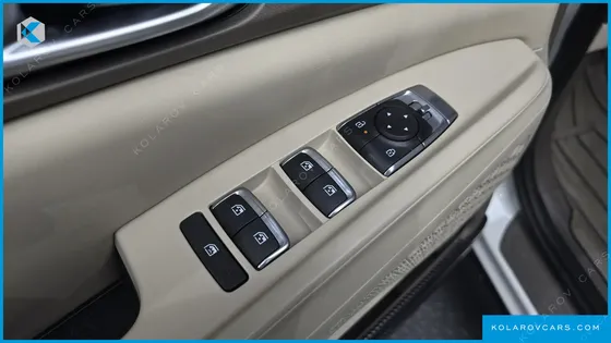 KIA CARNIVAL GASOLINE 7-SEATER NOBLESSE