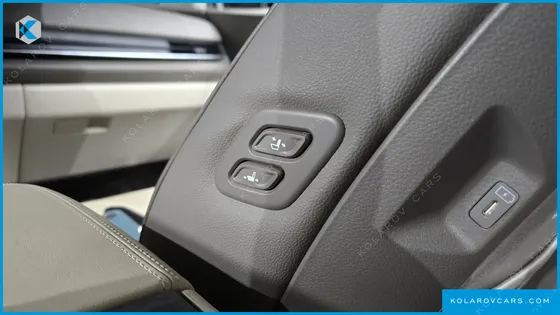 KIA CARNIVAL GASOLINE 7-SEATER NOBLESSE