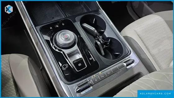 KIA CARNIVAL GASOLINE 7-SEATER SIGNATURE