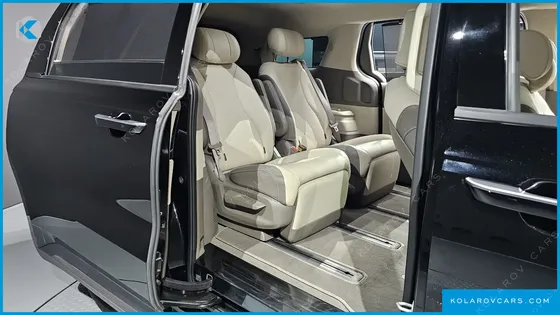 KIA CARNIVAL GASOLINE 7-SEATER SIGNATURE