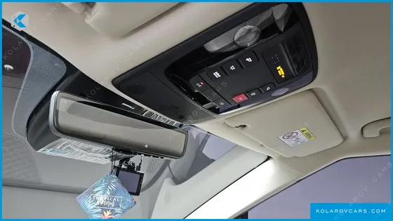 KIA CARNIVAL GASOLINE 7-SEATER SIGNATURE