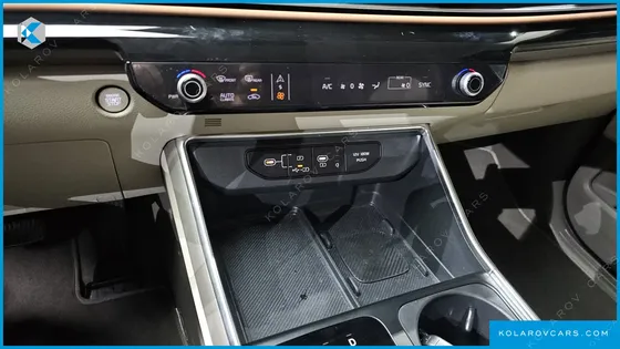 KIA CARNIVAL GASOLINE 7-SEATER SIGNATURE