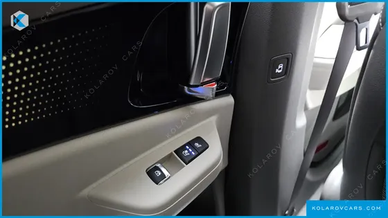 KIA CARNIVAL GASOLINE 7-SEATER SIGNATURE