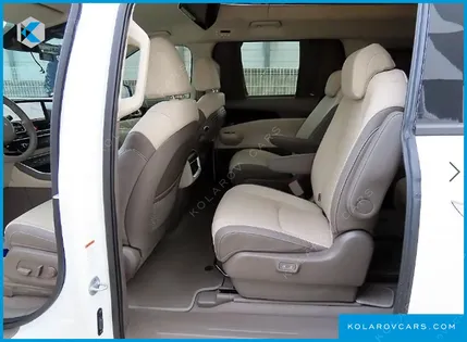 KIA CARNIVAL GASOLINE 9-SEATER HI LIMOUSINE