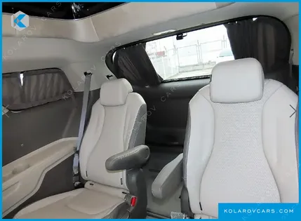 KIA CARNIVAL GASOLINE 9-SEATER HI LIMOUSINE