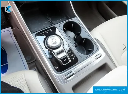 KIA CARNIVAL GASOLINE 9-SEATER HI LIMOUSINE