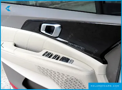 KIA CARNIVAL GASOLINE 9-SEATER HI LIMOUSINE