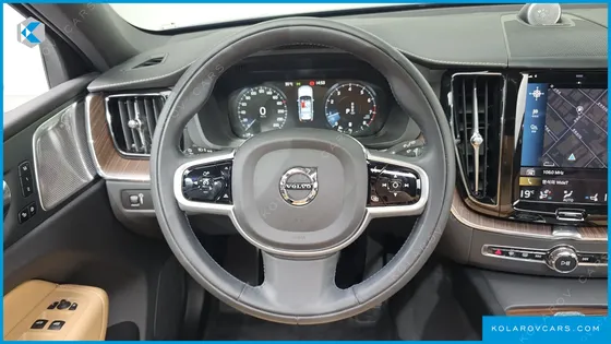 VOLVO XC60 B5 INSCRIPTION